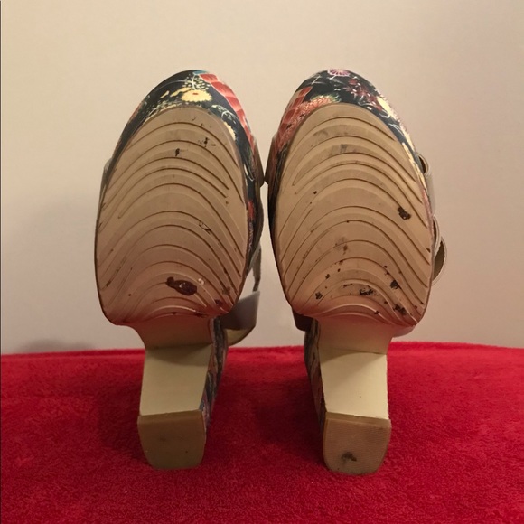 Daphne Floral Platform Heels - Size 5.5 - Picture 7 of 7